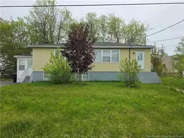 665 St Simon, Bathurst, NB, E2A 3L8 house for sale Listing.