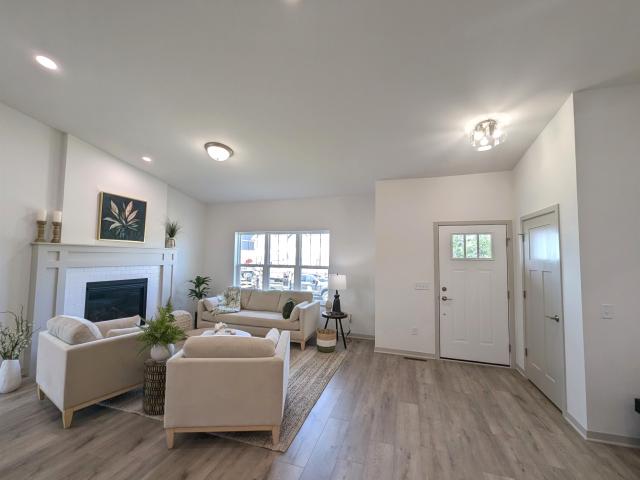 6679 Redpoll Road