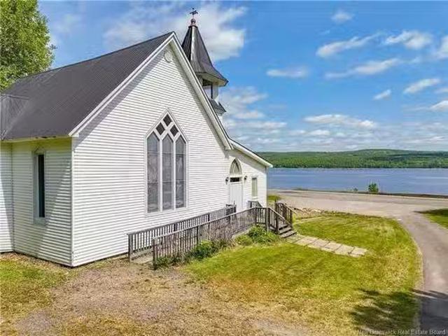 6682 Route 102, Prince William, NB, E6K 3T7 house for sale.