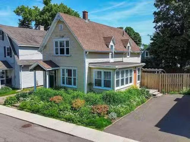 66 Walthen Drive, Charlottetown, PE, C1A 4T8 house for sale.