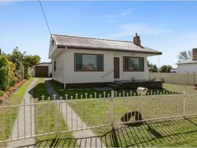 66 Wollombi Road, Cessnock House for rent Listed by Tina Edwa.