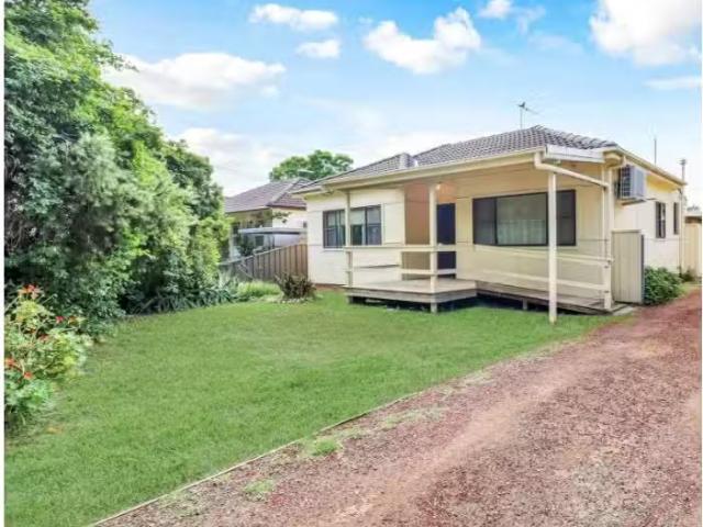 66 Gibson Avenue, Werrington Downs House for rent Listed by K.