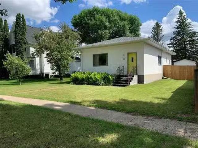 66 Hampton Street W, Macgregor, MB, R0H 0R0 house for sale.