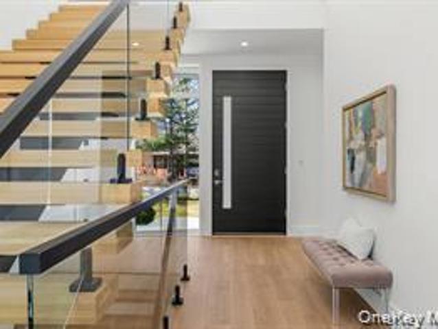 66 Hillside Drive E