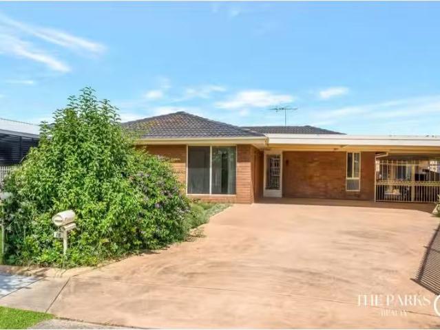 66 Kingfisher Avenue, Bossley Park House for rent Listed by M.
