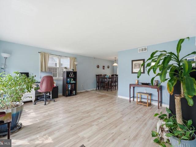 66 Oxford Circle