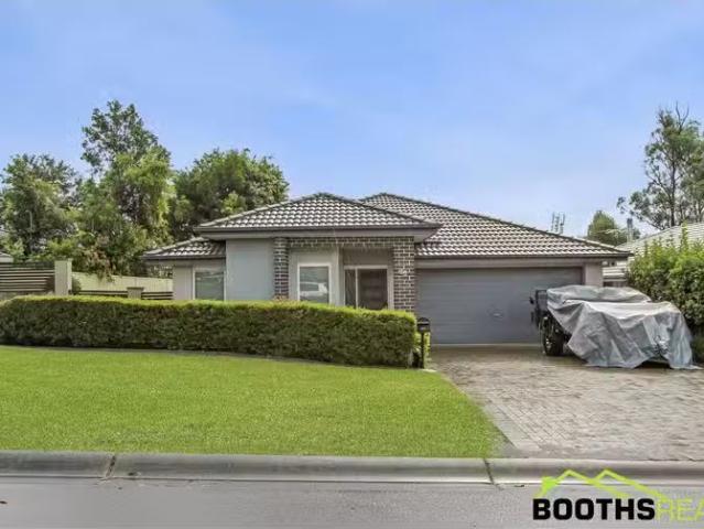 66 Skyhawk Avenue, Hamlyn Terrace House for rent Listed by Su.