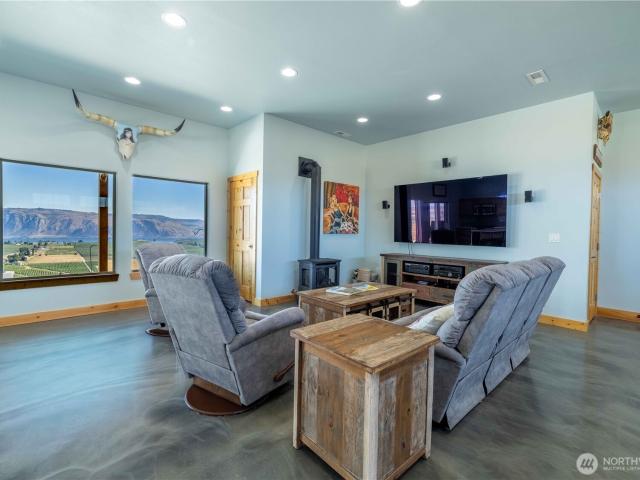 66 Sugarloaf Rd
