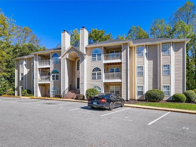 6704 W Friendly Avenue #4E