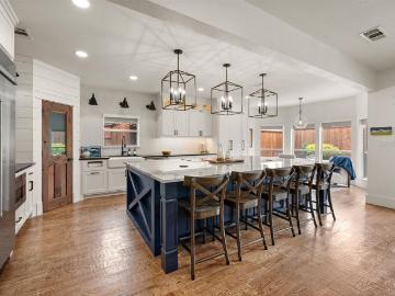 6706 Carriage Lane
