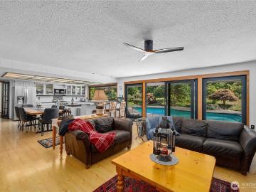 6702 77th St W, Lakewood, WA