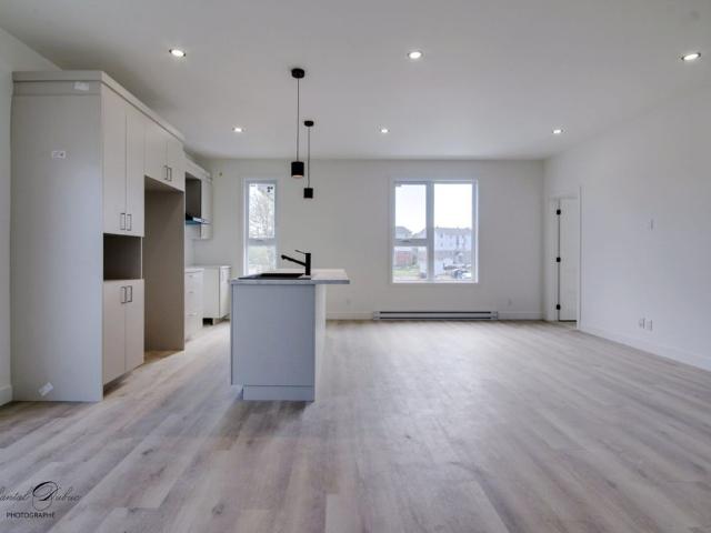 670#9 de Callières Trois Rivières