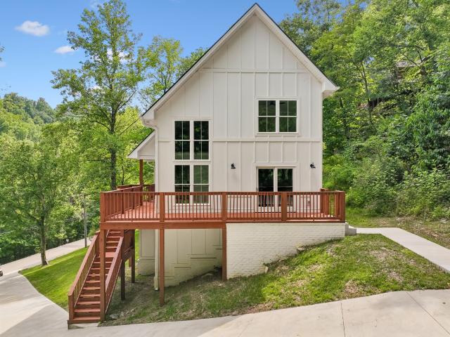 670 Harbor Dr