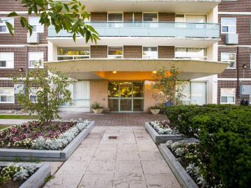 Toronto, Ontario - Balcony, Parking