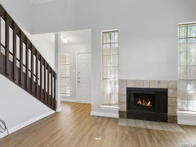 6714 windsor holw, san antonio, us, tx