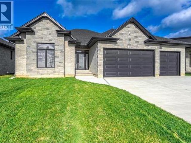 6715 Shaker Lane, Plympton Wyoming, ON, N0N 1E0 house for sale | Listing ID 26012 | Royal LePage