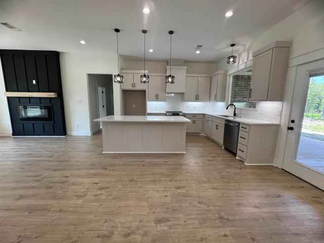 6716 N Detonti Rd