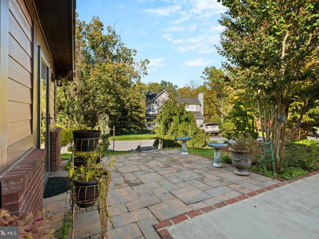 6711 Meadowlawn Circle