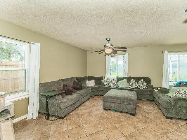 671 Cambria Ln, Lemoore, CA 93245 | MLS #642673