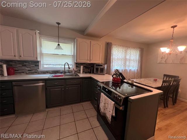 6725 Laurelton