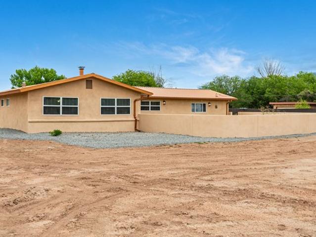 672 Coronado Rd, Corrales, NM 87048