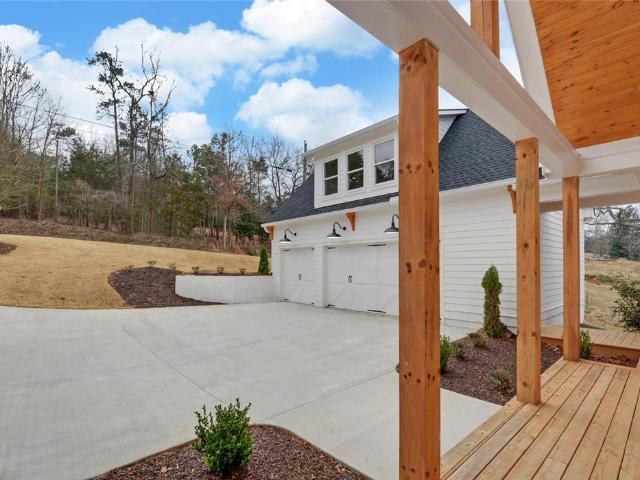 672 Tugaloo Heights Circle