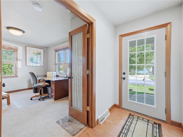 673 Chesapeake Ct