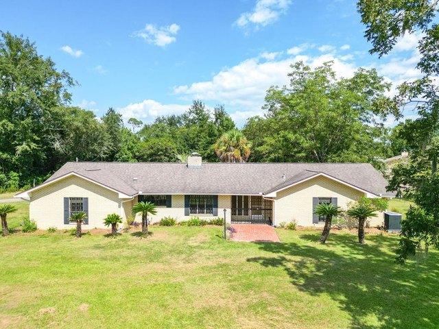 673 W River Rd, Wewahitchka, FL 32465