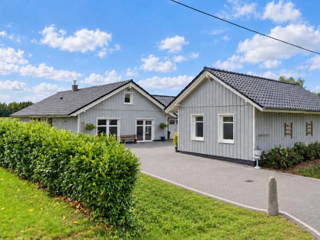 6755 – Moderner Bungalow mit Lärchenholzfassade und traumhaftem Ausblick
