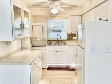 6753A Lake McGregor Cir, 2 beds, 2 full baths
