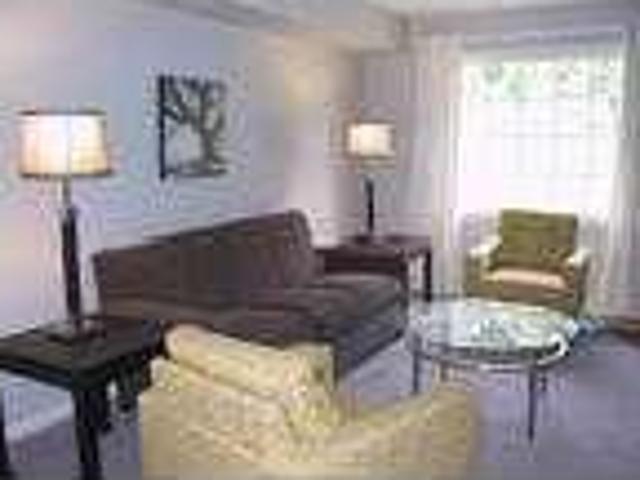 $675 / 2br 1000ftÂ² Modern End Unit apartment with Granite Kitchen