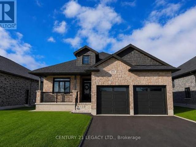675 Winchester Avenue S, North Perth, ON, N4W 0J9 house for sale | Listing ID X13450 | Royal LePage