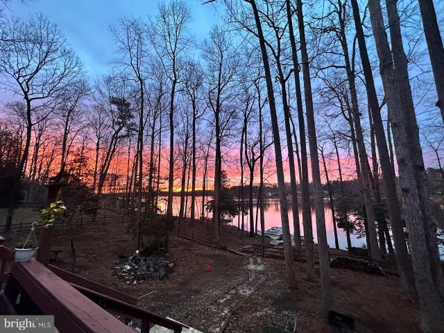 678 Lake Caroline Dr, Ruther Glen, VA 22546 | MLS #2611