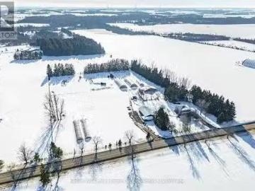 Wellington, Ontario - Fireplace, Air conditioning