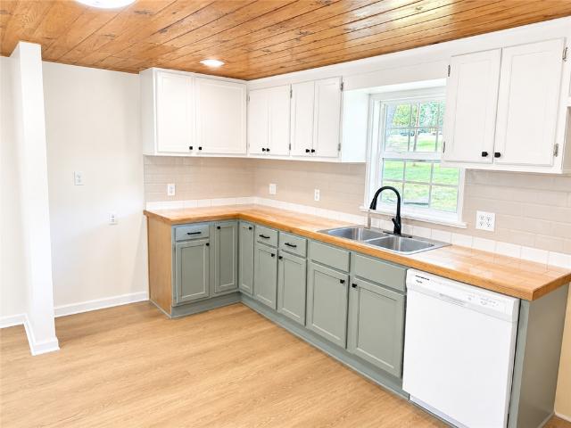 679 Lake Road