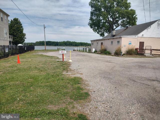 6801 North River