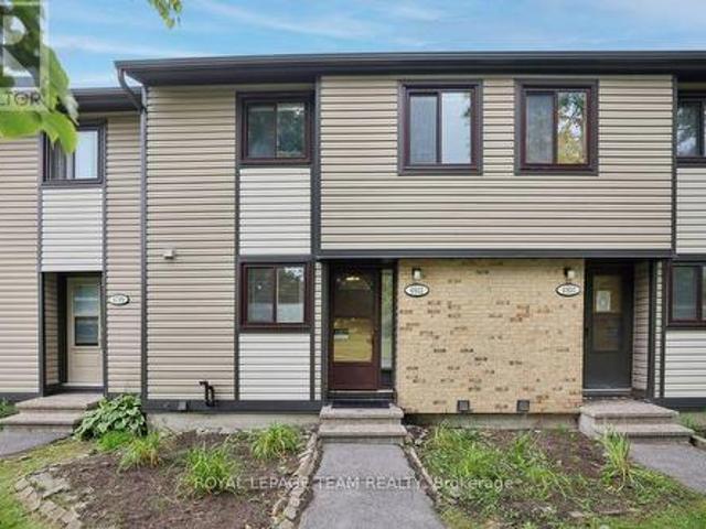 6801 Bilberry Drive, Ottawa, ON, K1C 2E8 townhouse for sale | Listing ID X13748 | Royal LePage