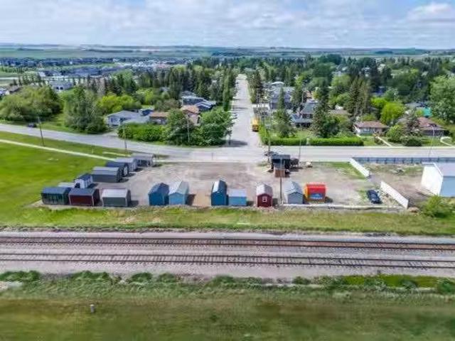 680 10Th Avenue, Carstairs, AB, T0M 0N0 commercial for sale.