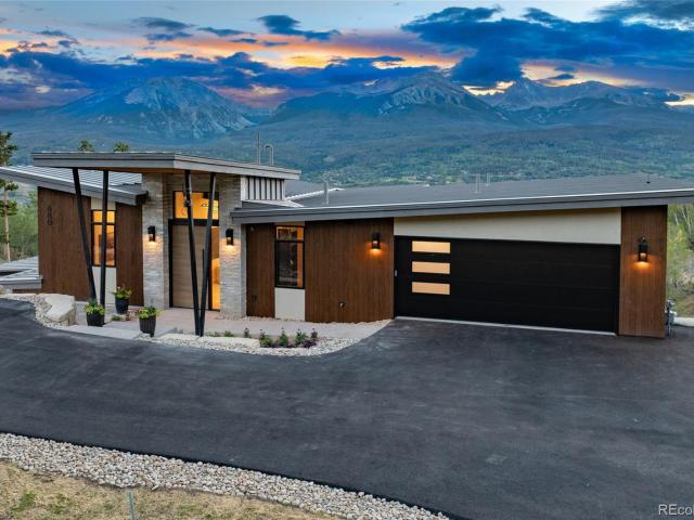 680 Lakeview Circle
