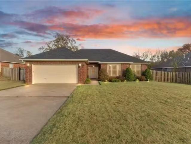 680 REISLING ST, CENTERTON, AR 72719