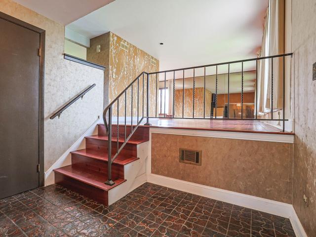 6811 Carpenter Streets