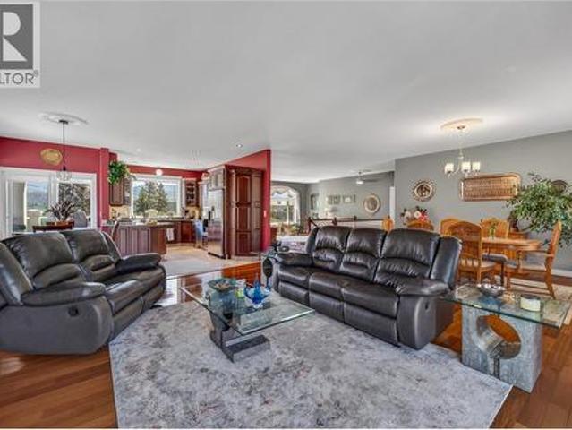 6812 Cabernet Place, Oliver, BC, V0H 1T4 house for sale | Listing ID 10401 | Royal LePage