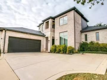 Tarrant County, Texas, USA - Equipped kitchen