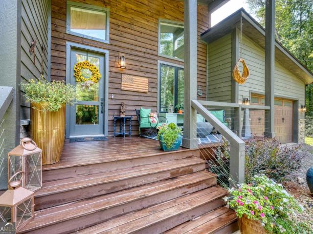 6824 Mountain Laurel Road