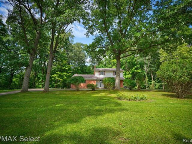 6825 Ridgewood Road