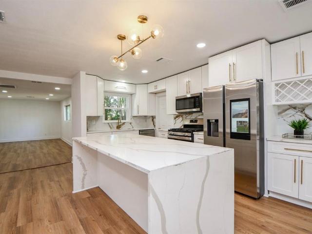 6834 St Augustine St, Houston, TX 77021 | MLS #39225