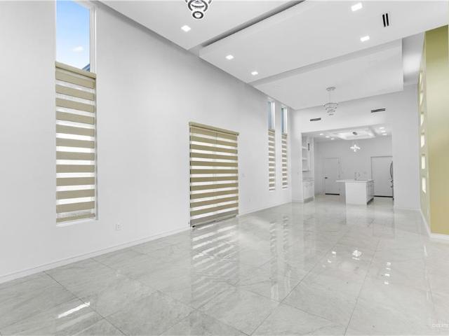 6832 Villa De Jardin