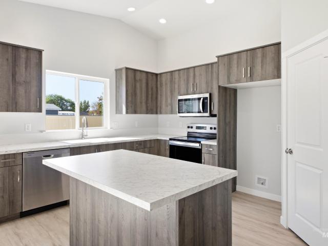683 W Novak Dr