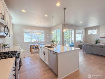 6843 46th Street NE