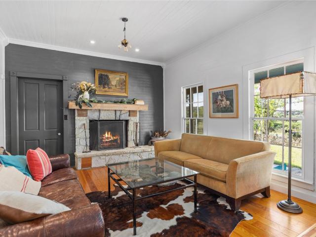 684 Stoneleigh Rd